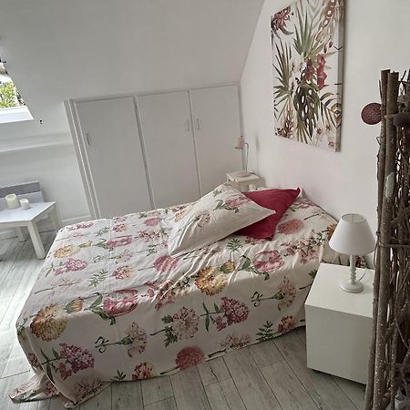 Le Cocon Rouge - Studio En Plein Centre Historique Lamballe Bagian luar foto
