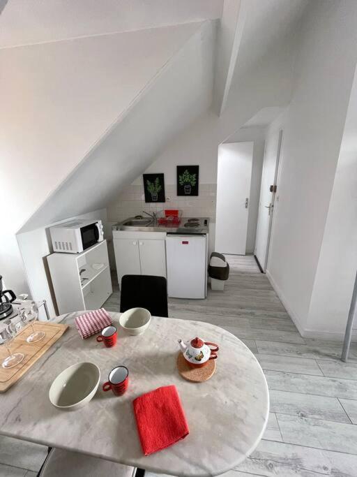 Le Cocon Rouge - Studio En Plein Centre Historique Lamballe Bagian luar foto