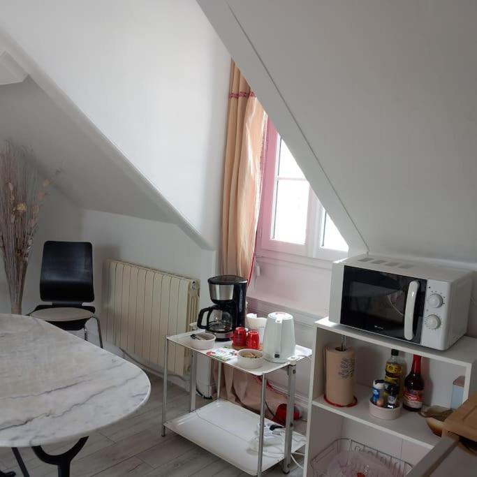 Le Cocon Rouge - Studio En Plein Centre Historique Lamballe Bagian luar foto